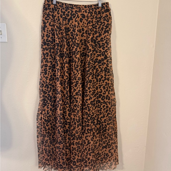 Dresses & Skirts - Leopard Print maxi skirt